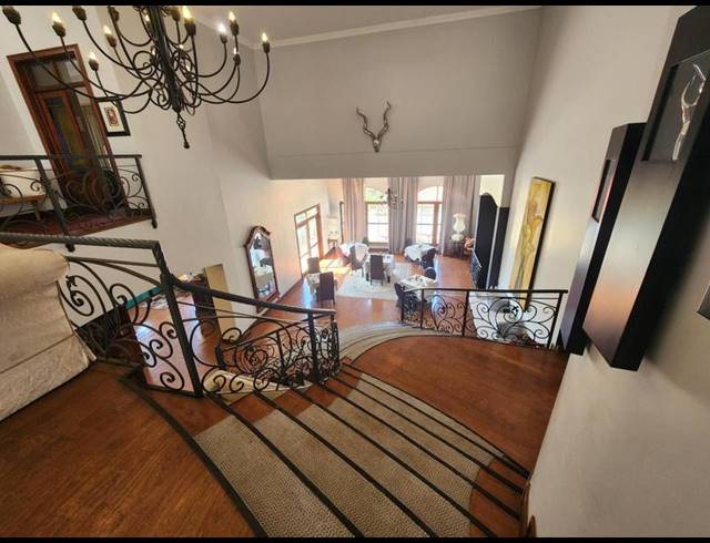 7 BEDROOM HOUSE FOR SALE IN WATERKLOOF RIDGE